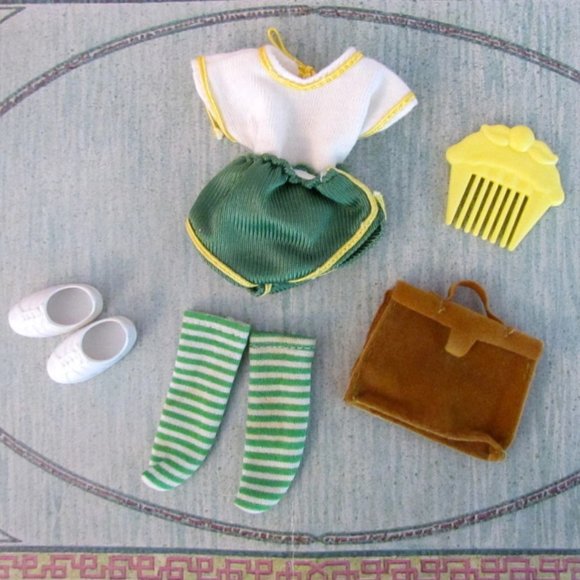 VOGUE GINNY DOLL OUTFIT, SOCCER SHORTS, TOP, SHOES, SOCKS, BAG, VINTAGE 1970s - Picture 2 of 6